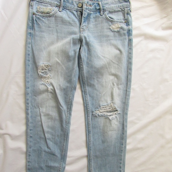 Hollister Distressed Light Wash Jeans - Picture 6 of 6